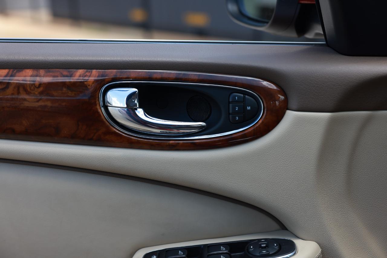 Jaguar XJ8  2008