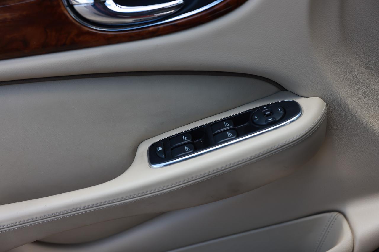 Jaguar XJ8  2008