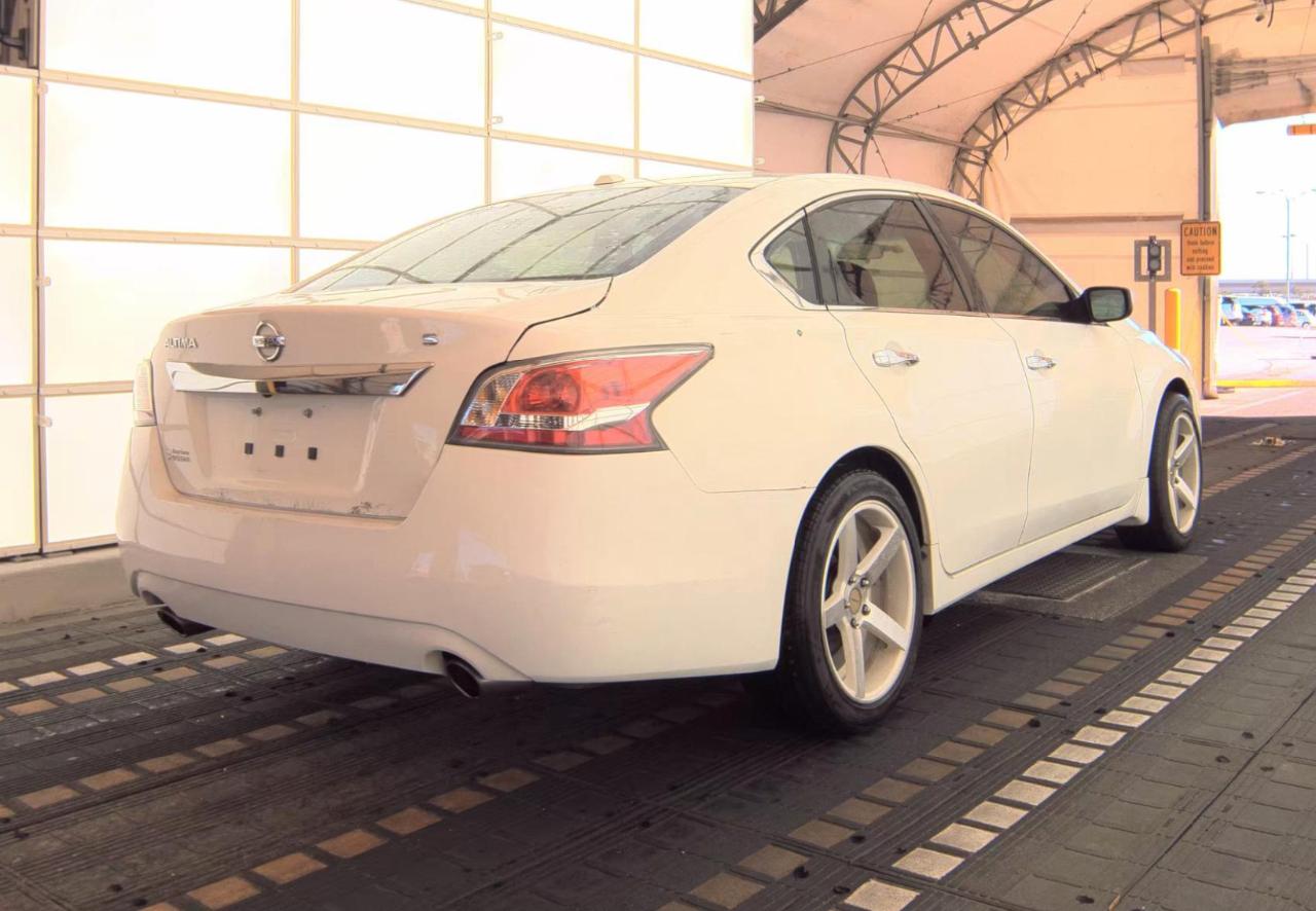 Nissan Altima  2015