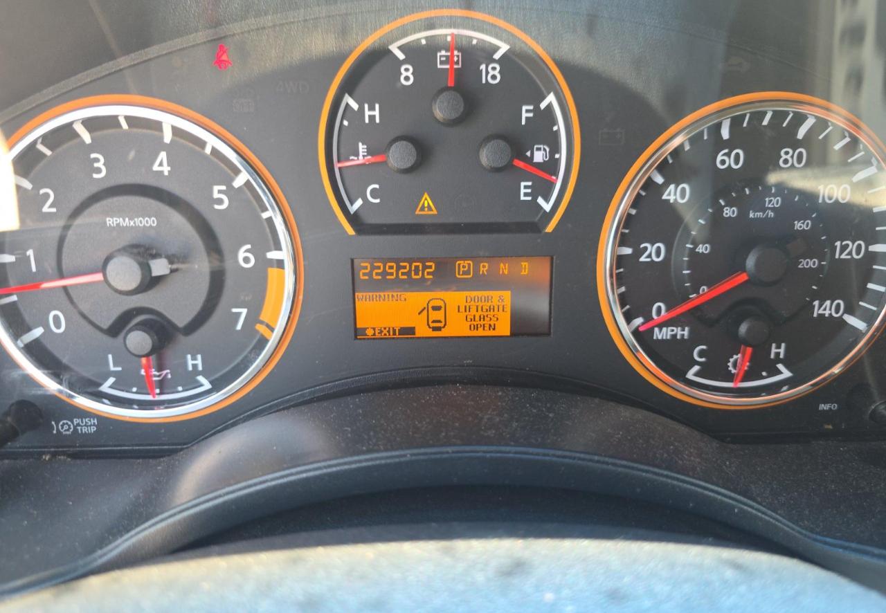 Nissan Armada  2014