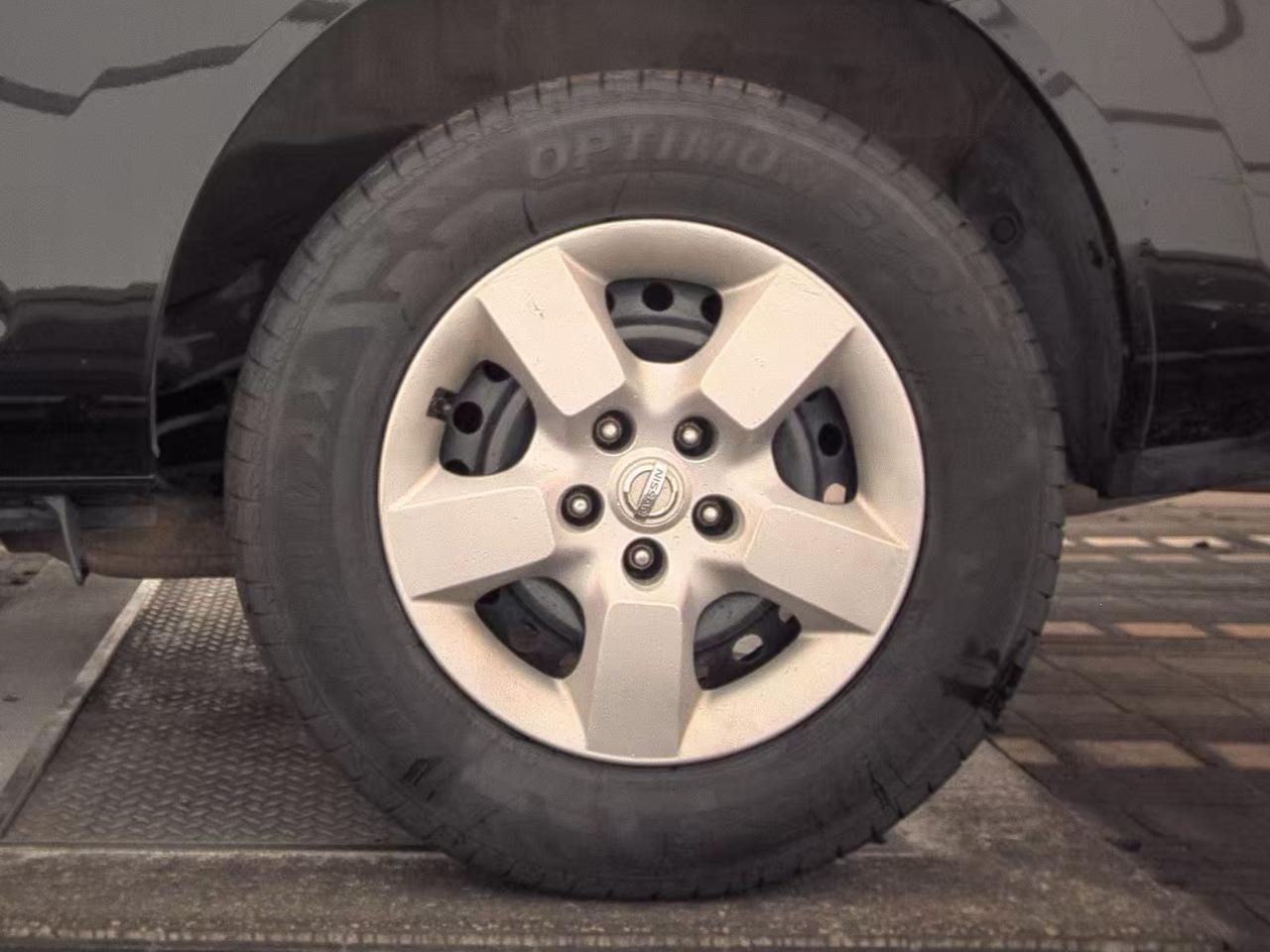 Nissan Rogue  2011