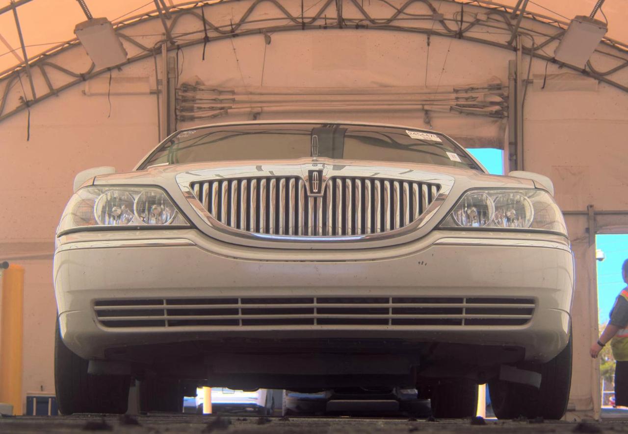 Lincoln Town Car  2004