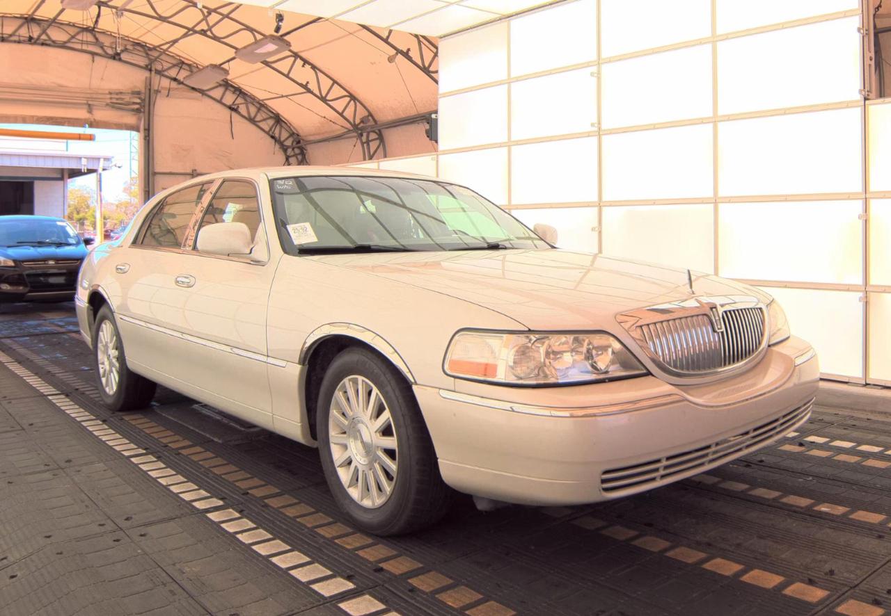 Lincoln Town Car  2004