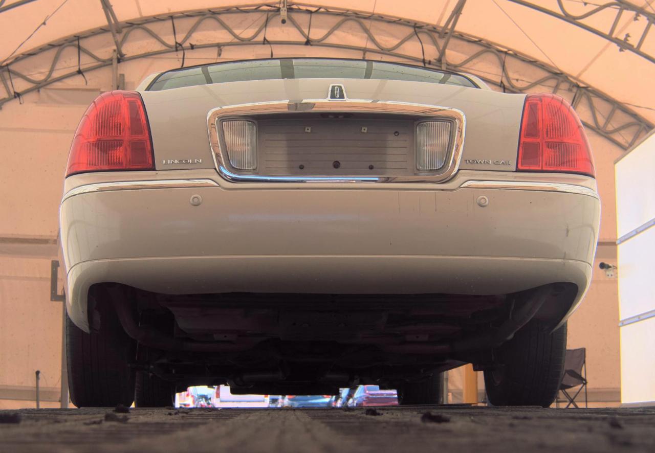 Lincoln Town Car  2004