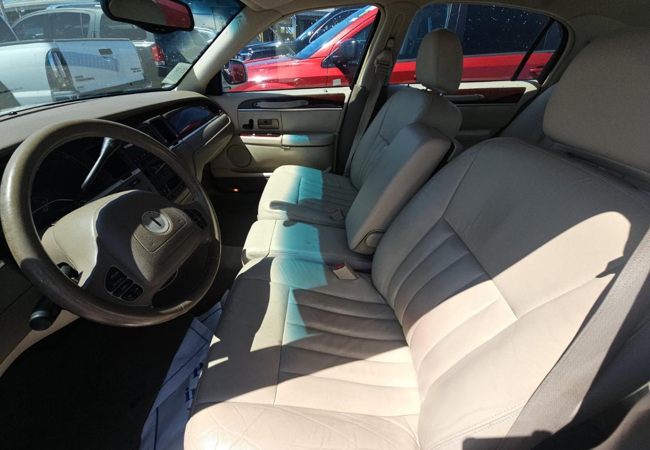 Lincoln Town Car  2004