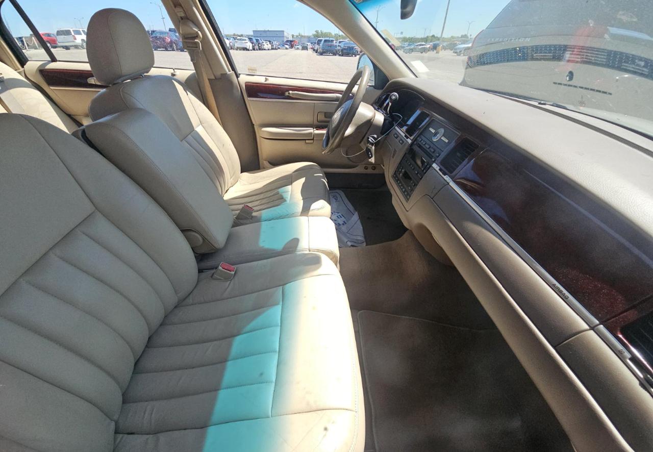 Lincoln Town Car  2004