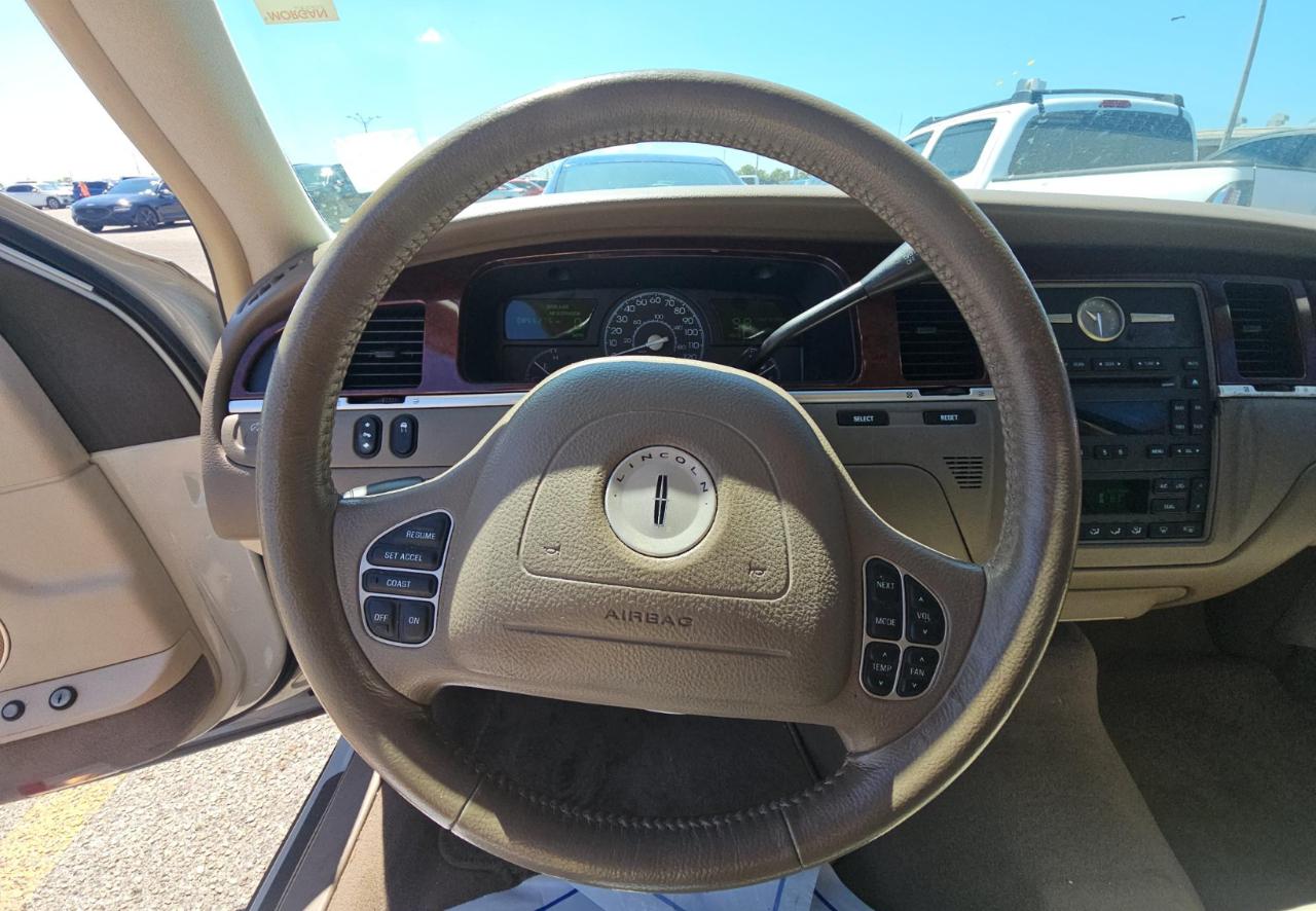 Lincoln Town Car  2004