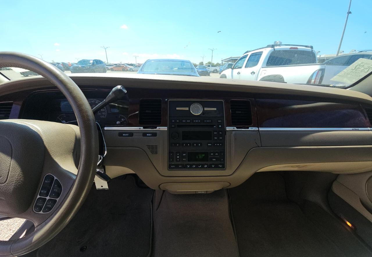 Lincoln Town Car  2004