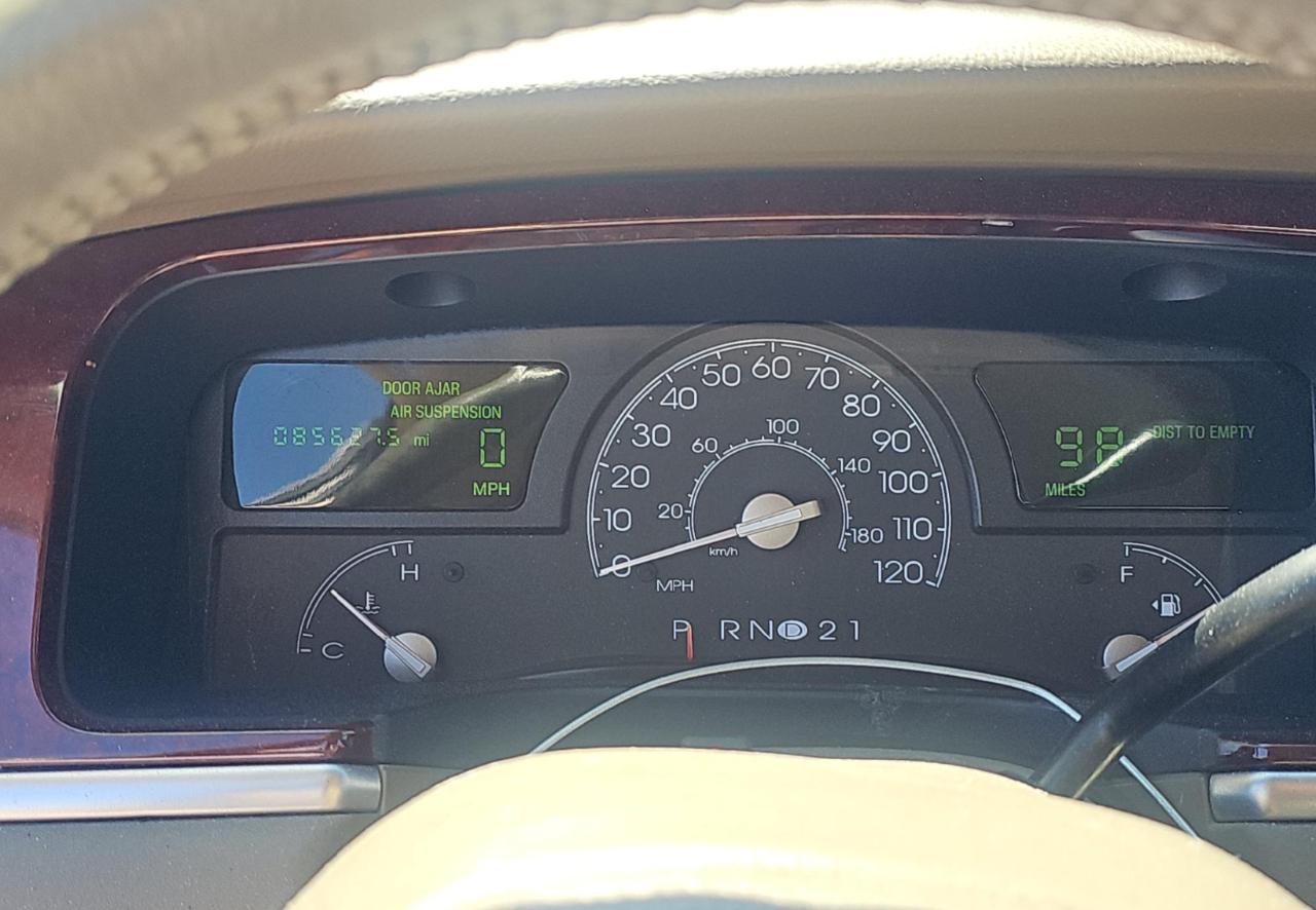 Lincoln Town Car  2004