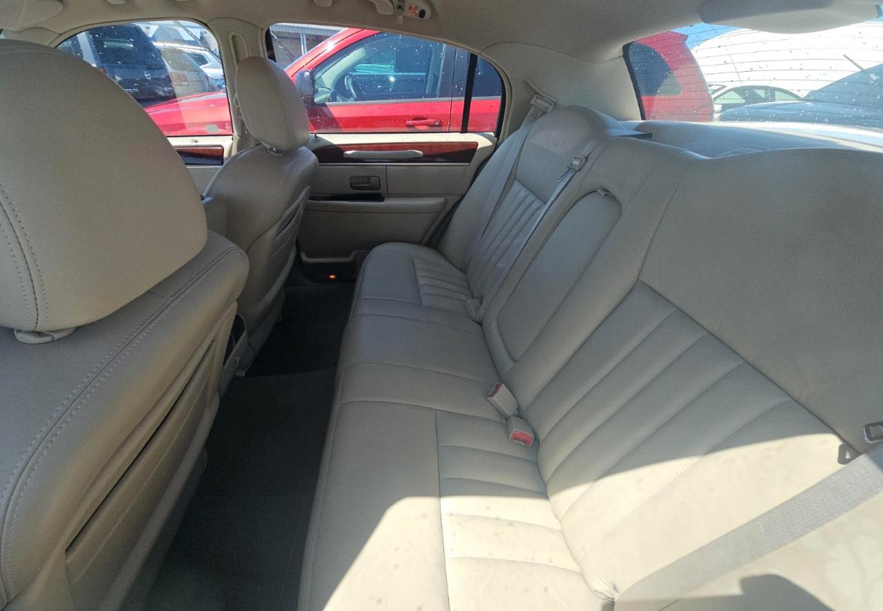Lincoln Town Car  2004