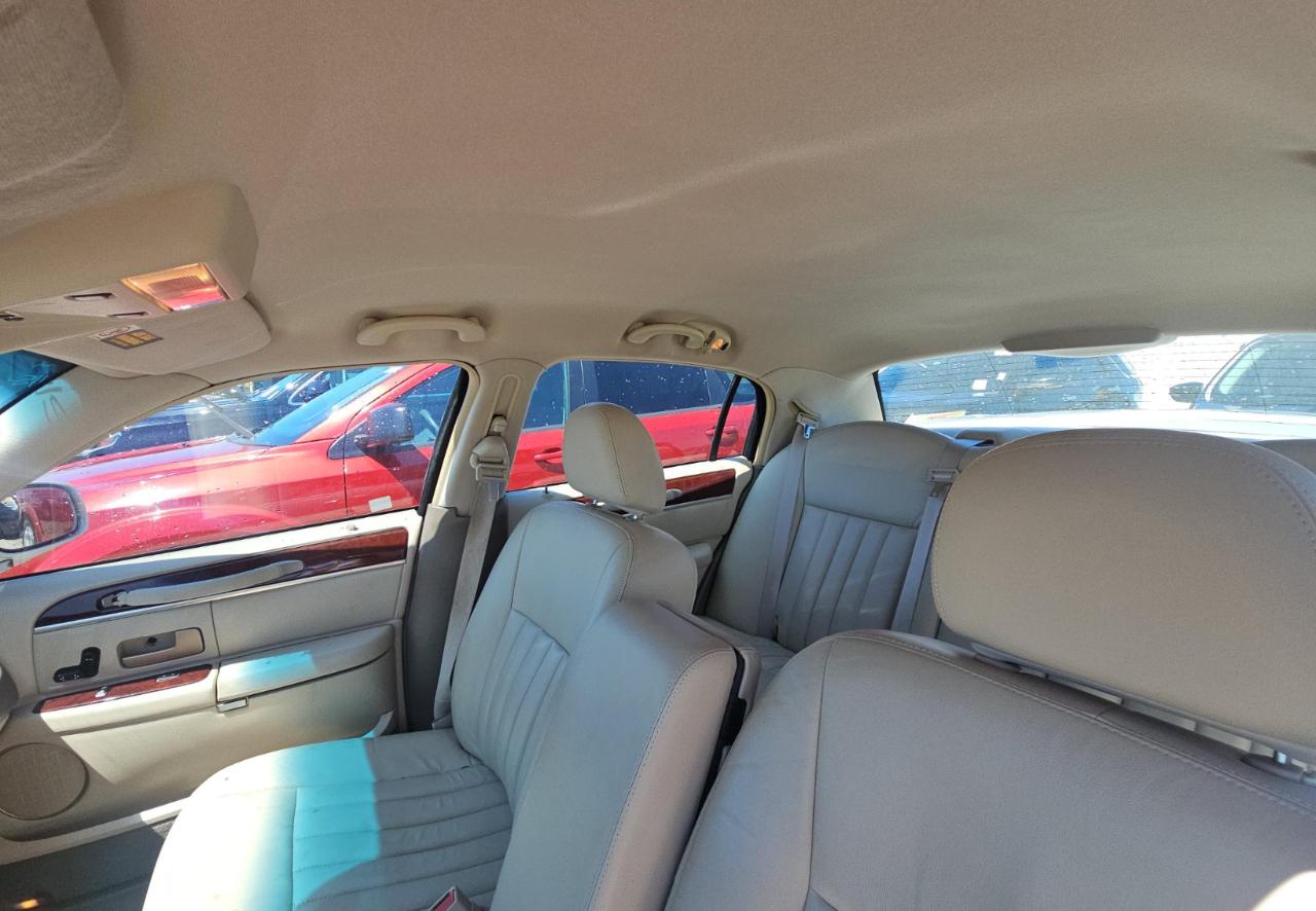 Lincoln Town Car  2004
