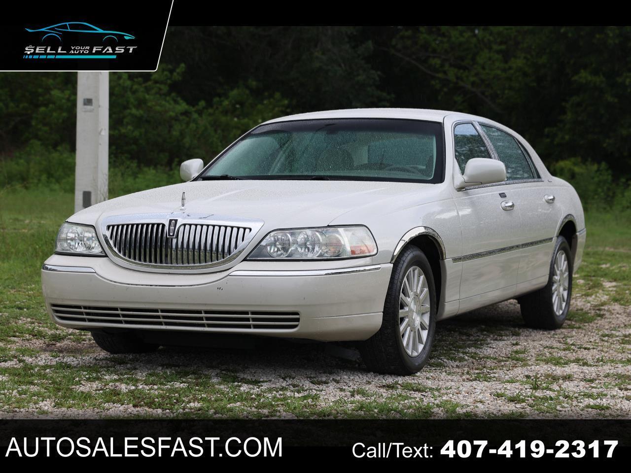 2004 Lincoln Town Car Signature's photo