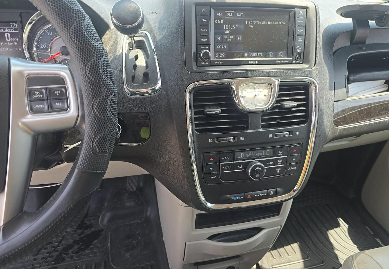 Chrysler Town & Country  2013