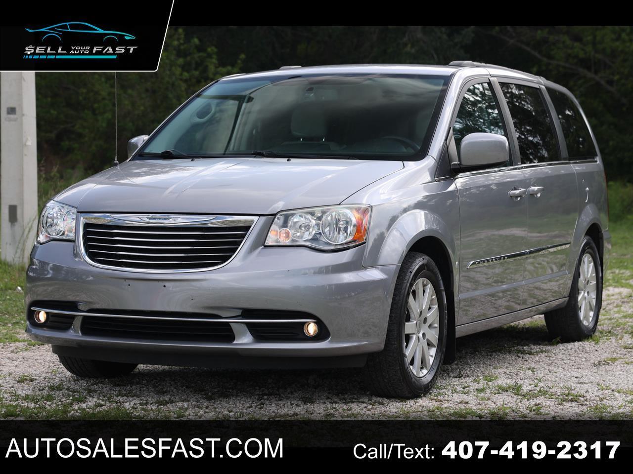2013 Chrysler Town & Country Touring's photo