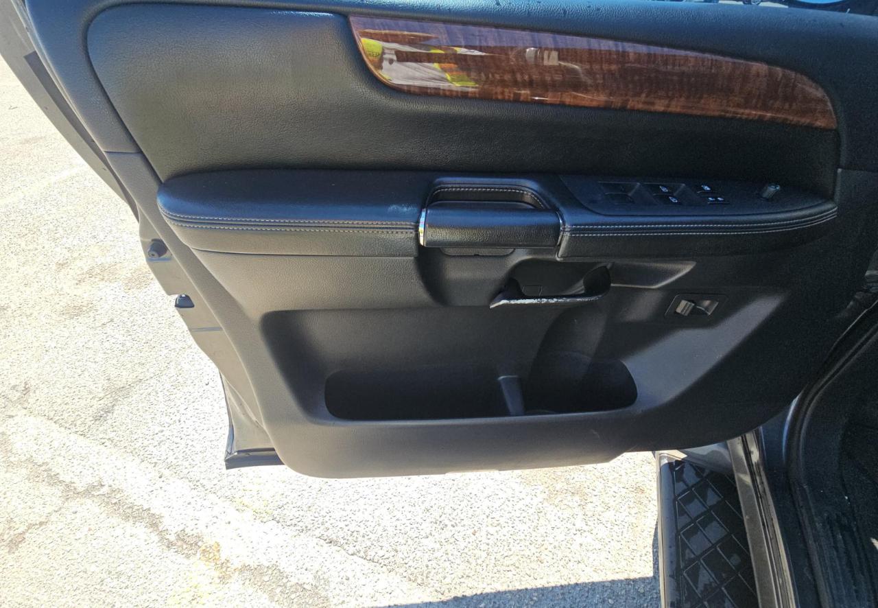 Nissan Armada  2010