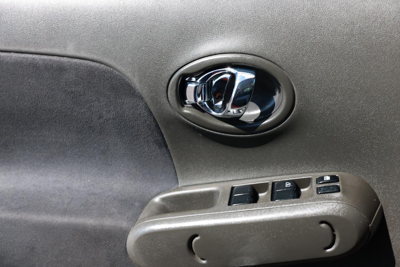 Nissan Cube  2011