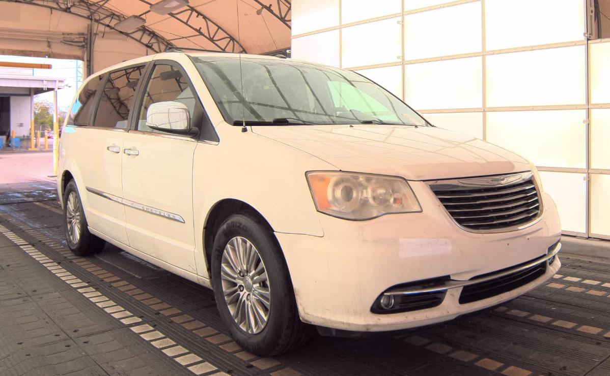 Chrysler Town & Country  2011