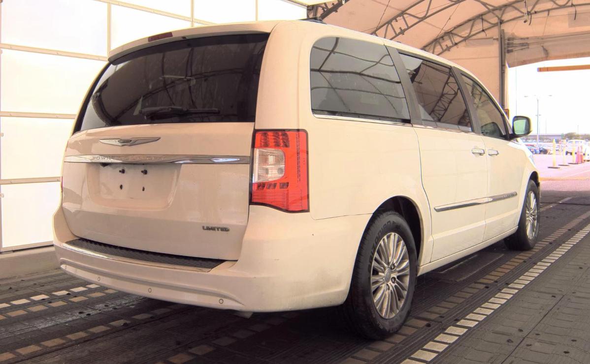 Chrysler Town & Country  2011