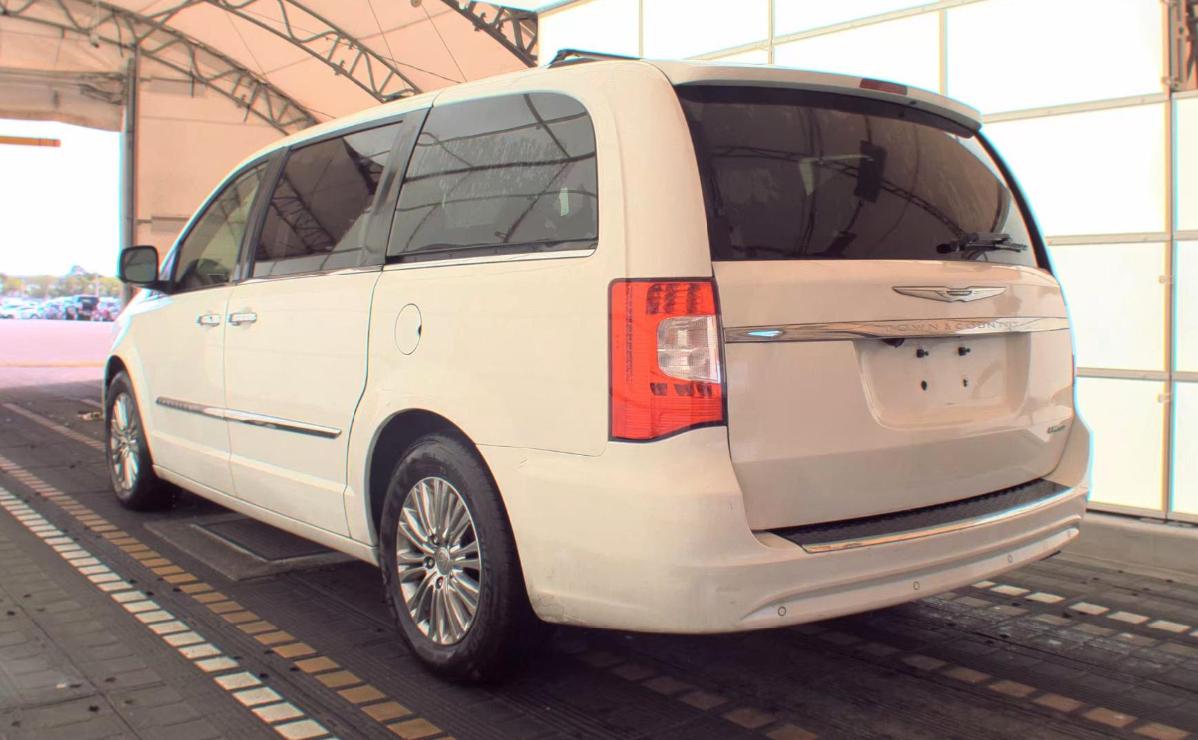 Chrysler Town & Country  2011