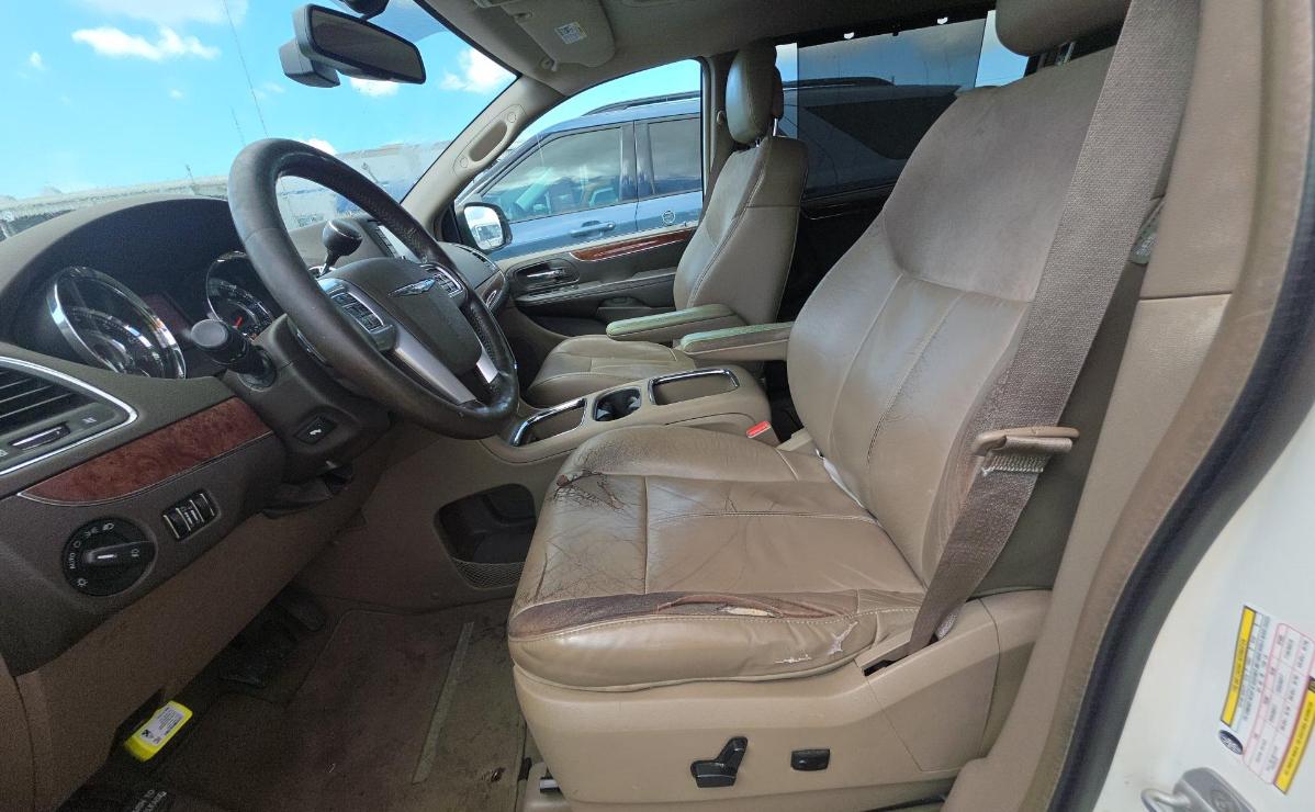 Chrysler Town & Country  2011