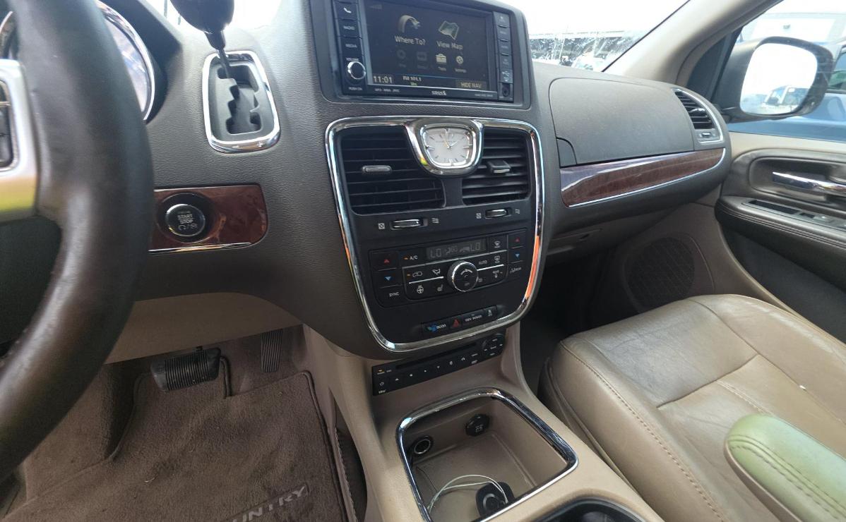 Chrysler Town & Country  2011