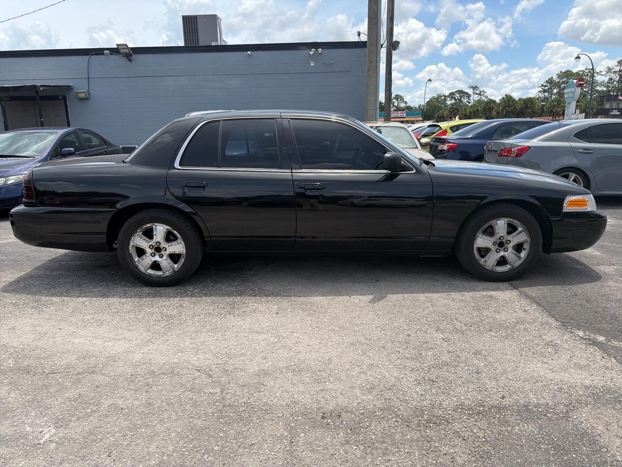 Ford Crown Victoria  2004