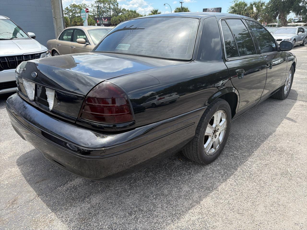 Ford Crown Victoria  2004