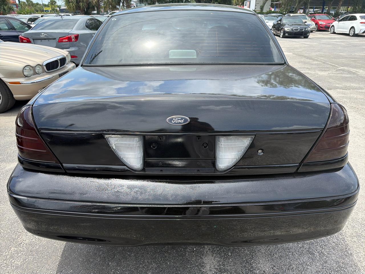 Ford Crown Victoria  2004