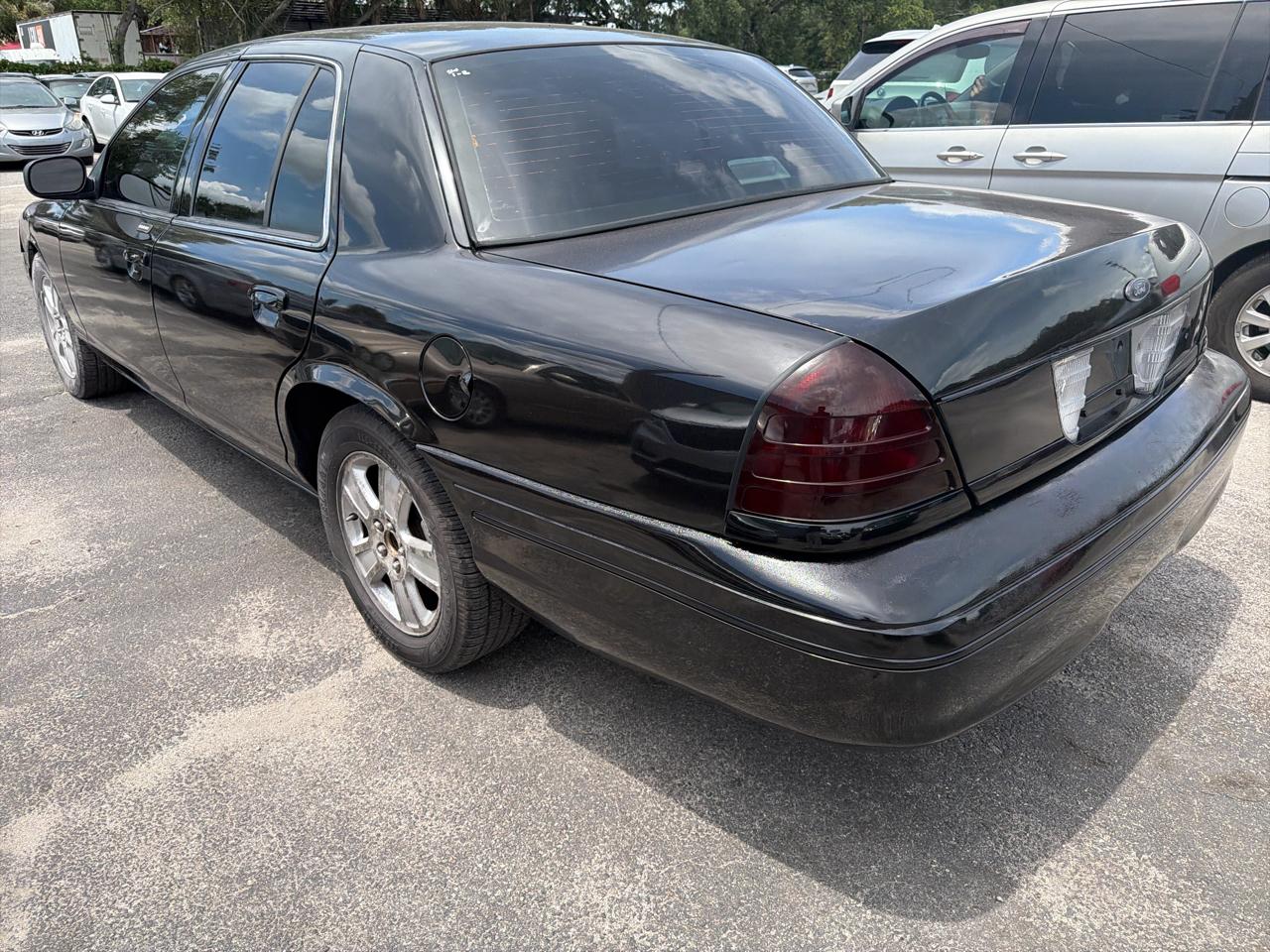 Ford Crown Victoria  2004