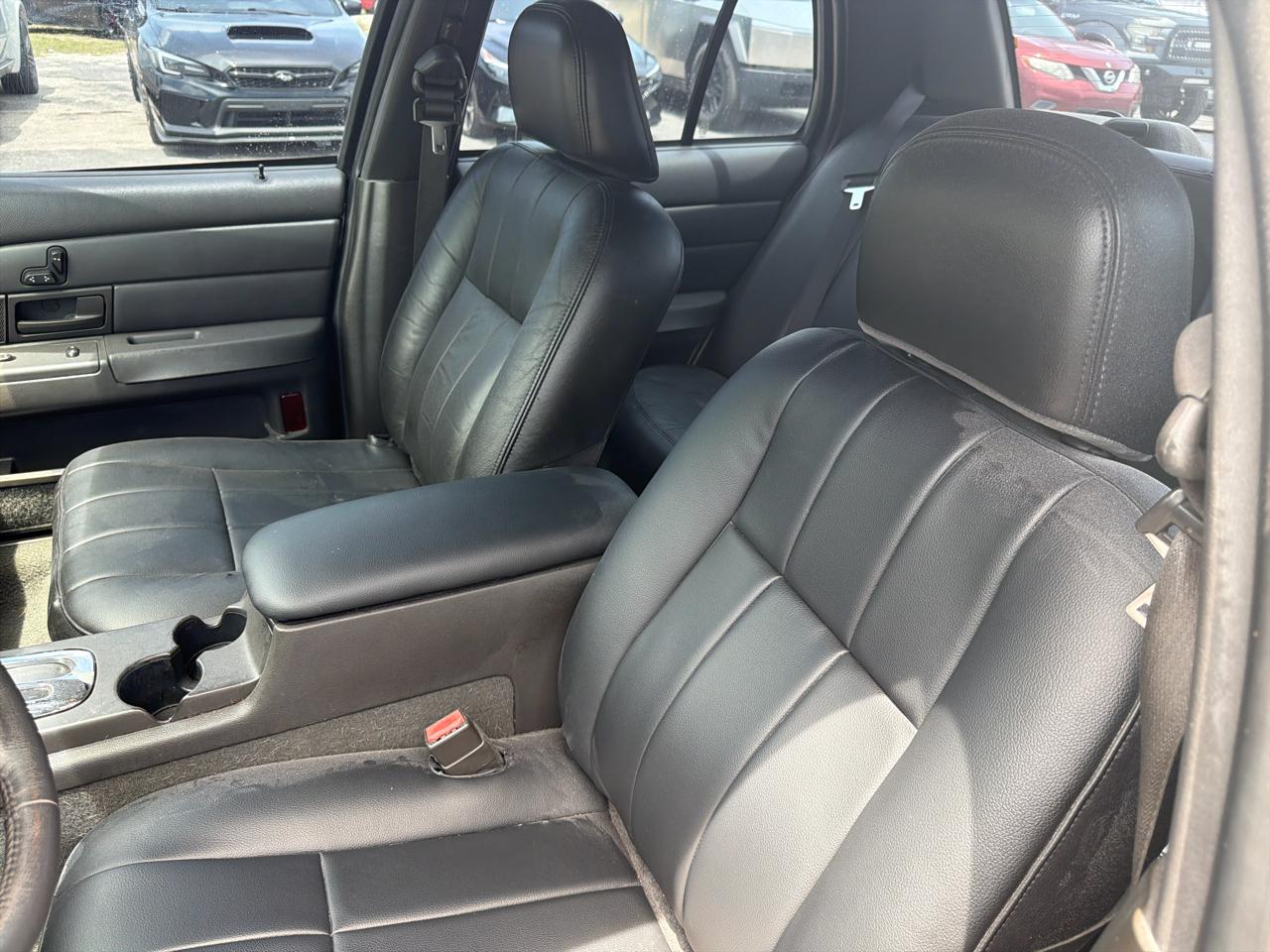 Ford Crown Victoria  2004