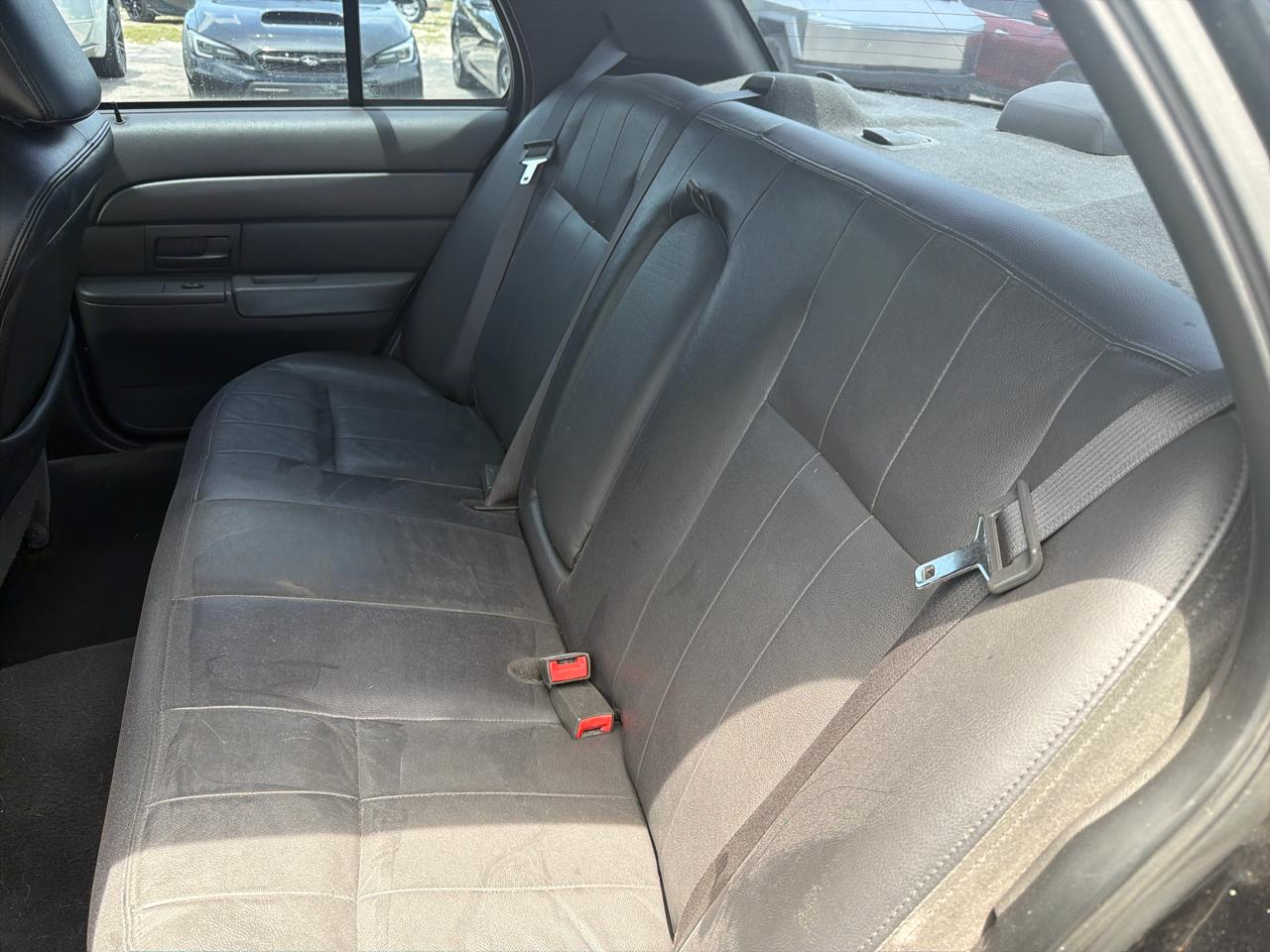 Ford Crown Victoria  2004