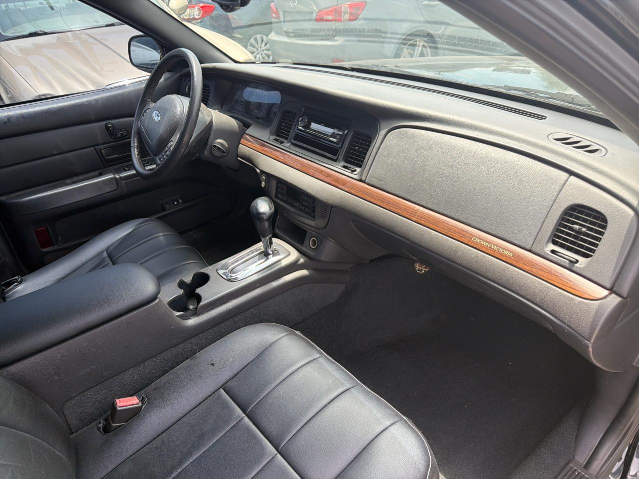 Ford Crown Victoria  2004