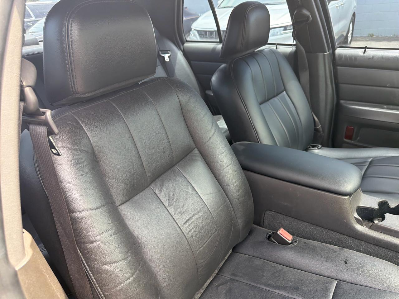 Ford Crown Victoria  2004