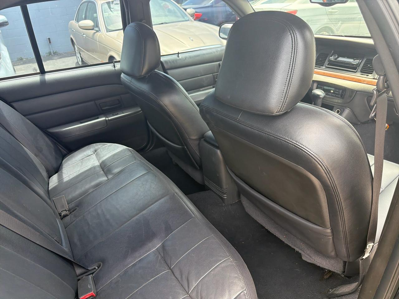 Ford Crown Victoria  2004