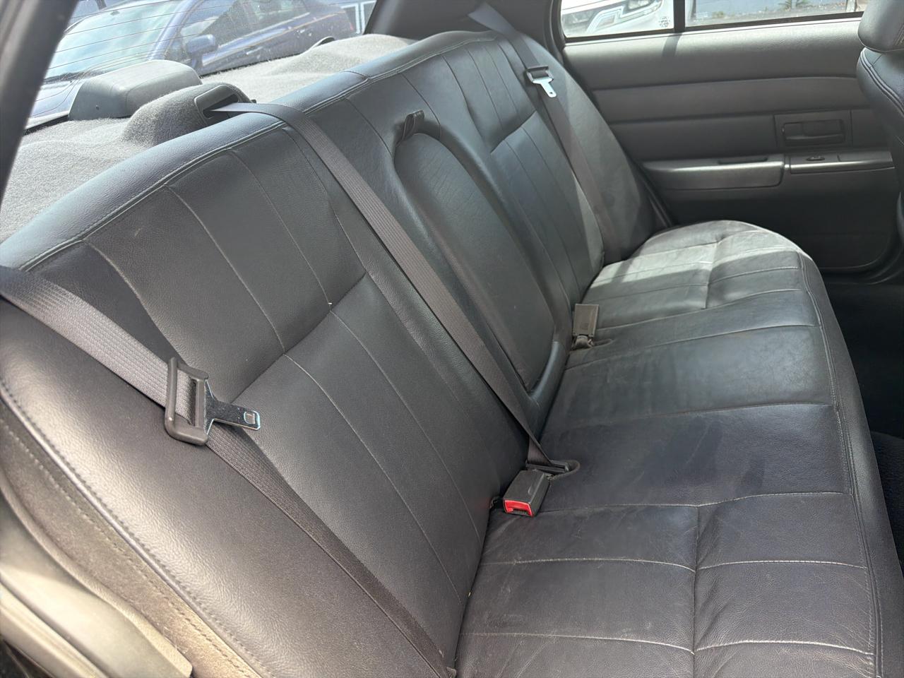 Ford Crown Victoria  2004