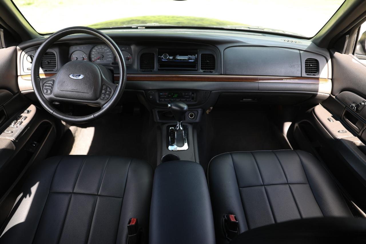 Ford Crown Victoria  2004