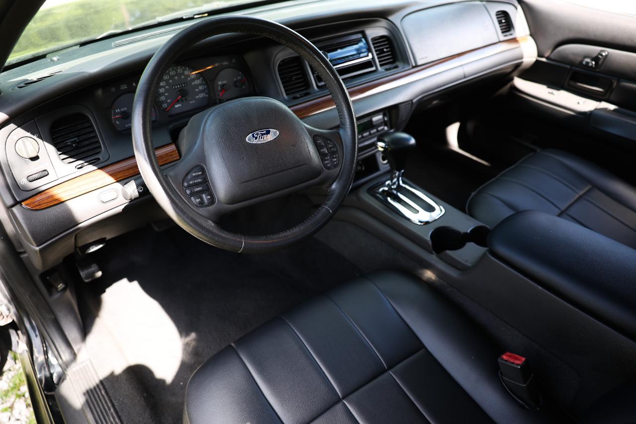 Ford Crown Victoria  2004