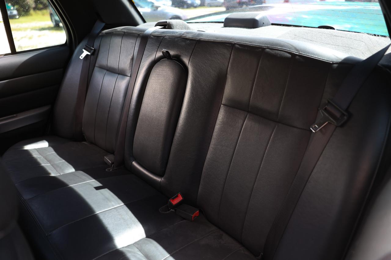 Ford Crown Victoria  2004