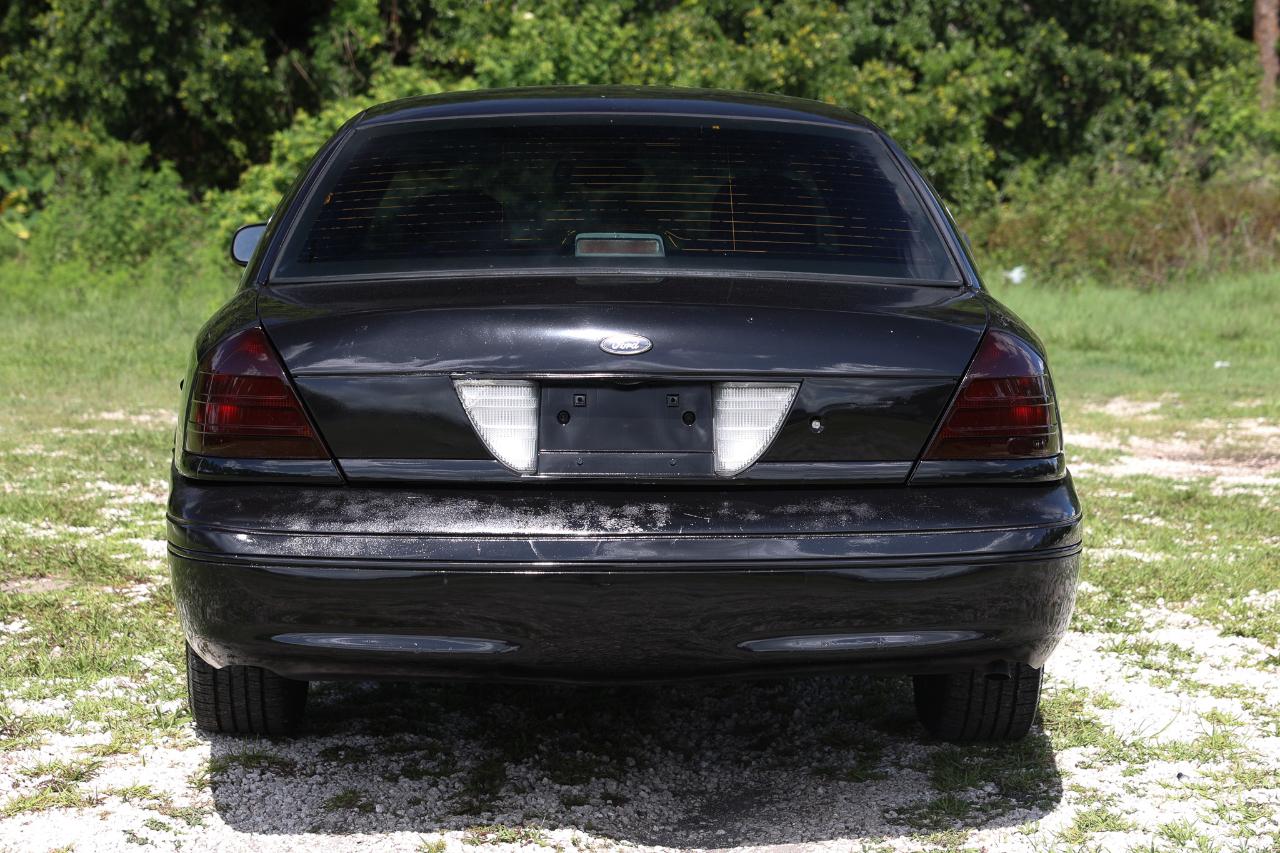 Ford Crown Victoria  2004