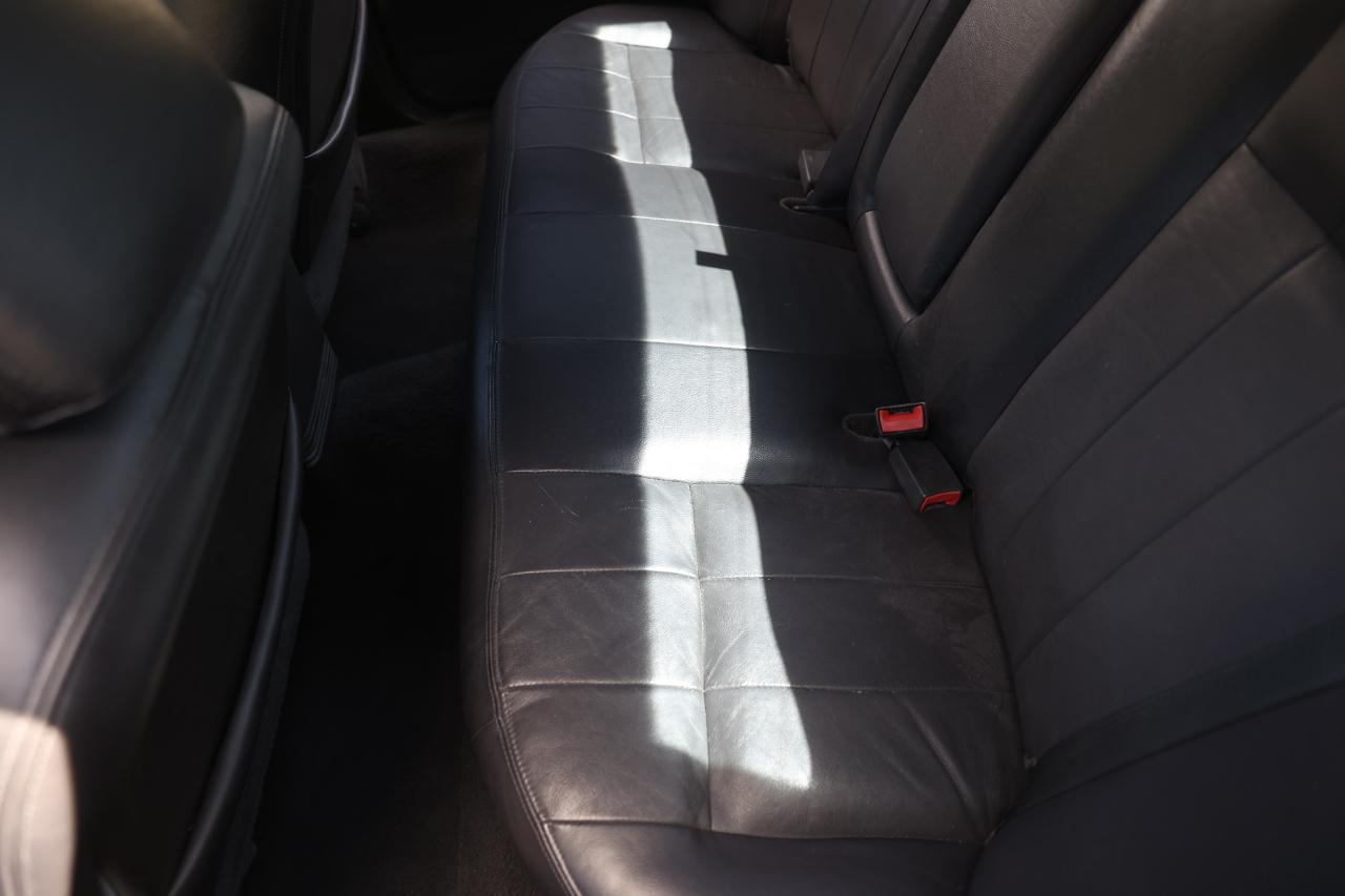 Ford Crown Victoria  2004