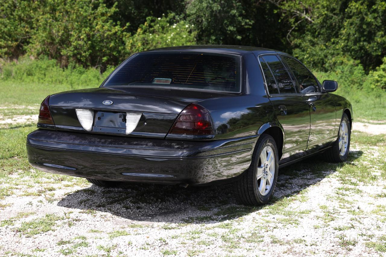 Ford Crown Victoria  2004