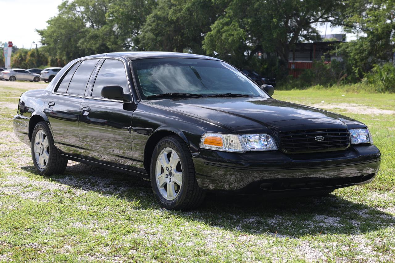 Ford Crown Victoria  2004