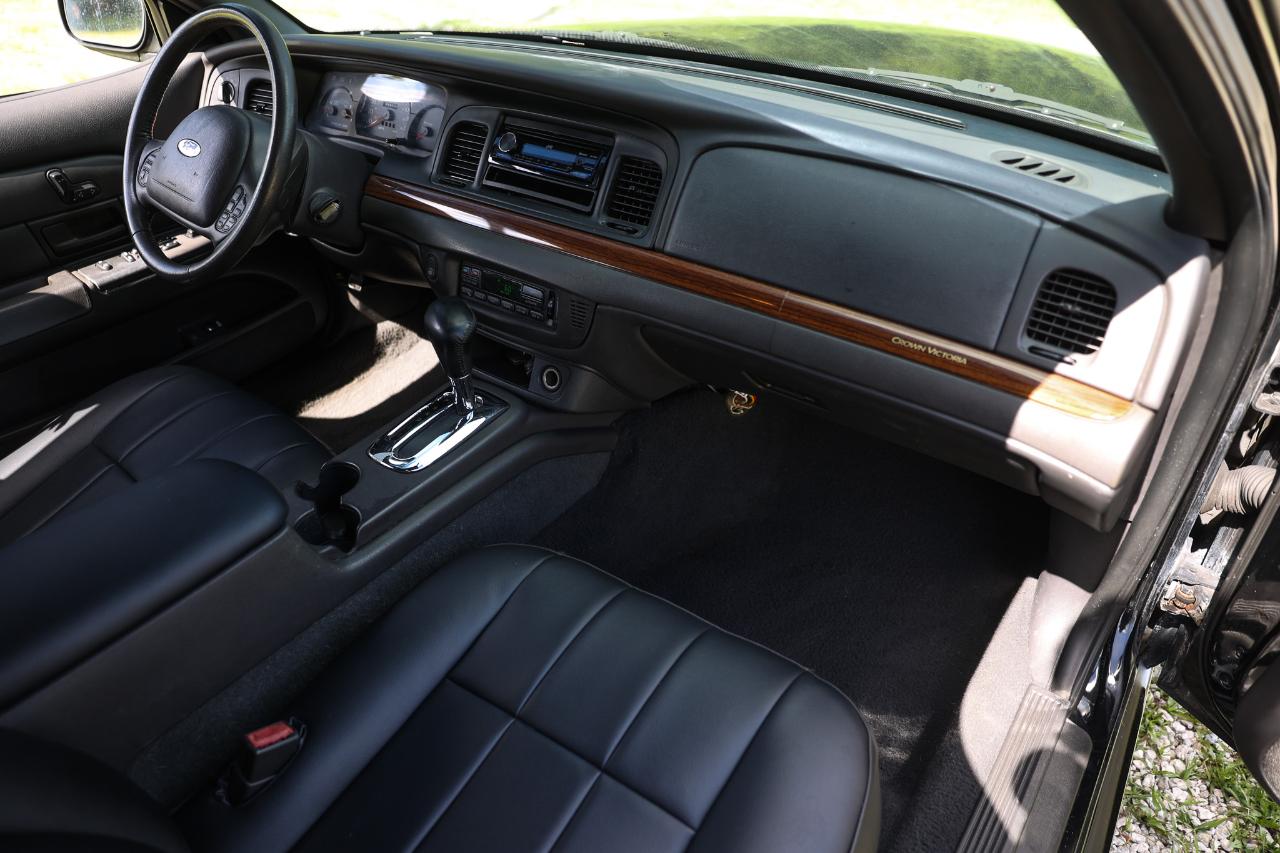 Ford Crown Victoria  2004