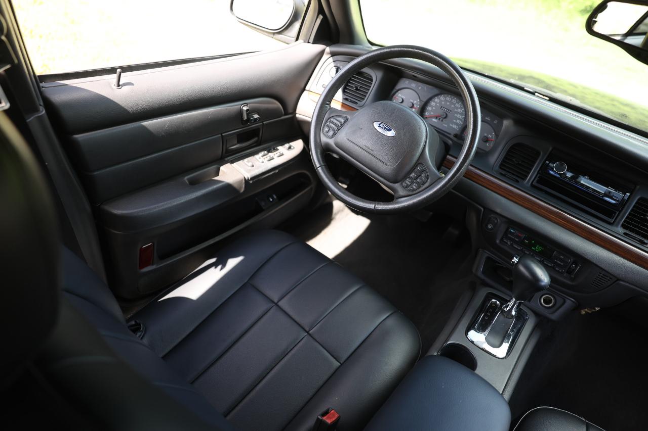 Ford Crown Victoria  2004