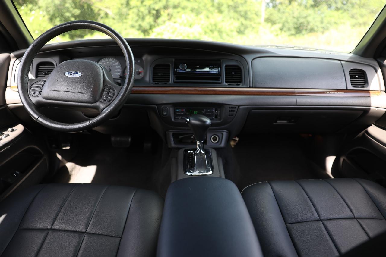Ford Crown Victoria  2004