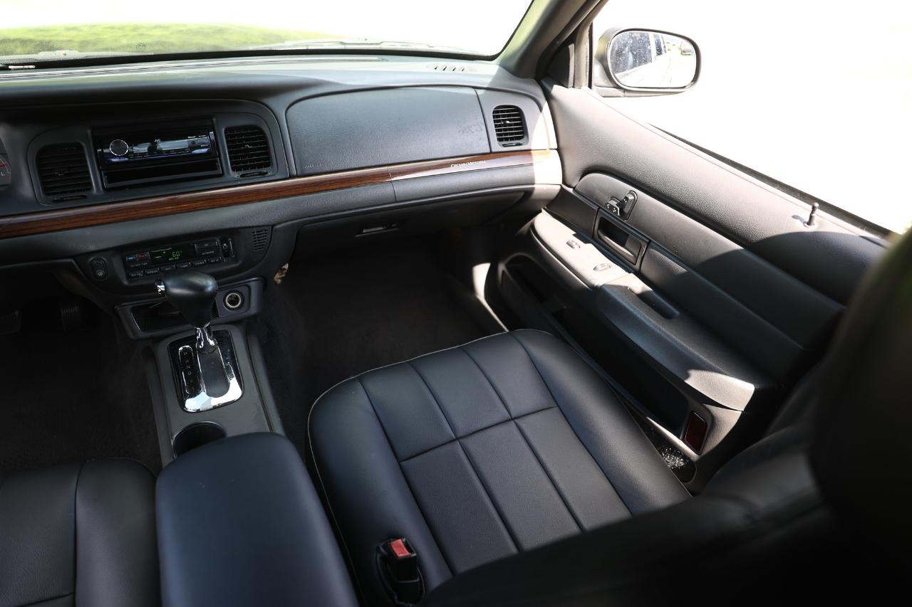 Ford Crown Victoria  2004