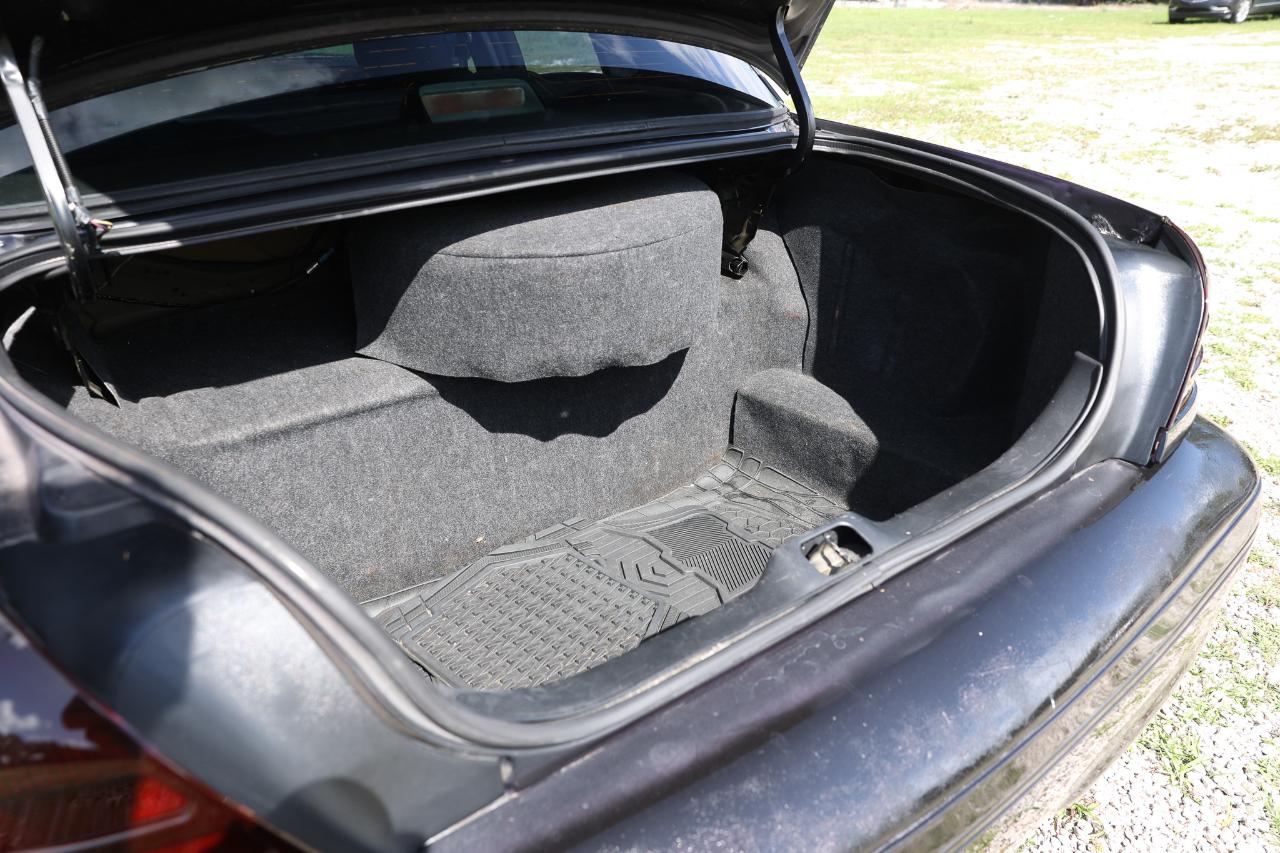 Ford Crown Victoria  2004