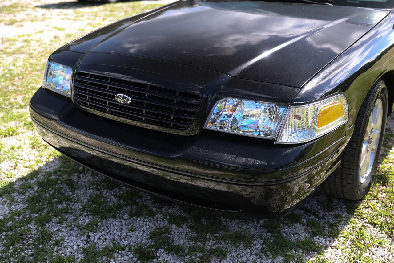 Ford Crown Victoria  2004