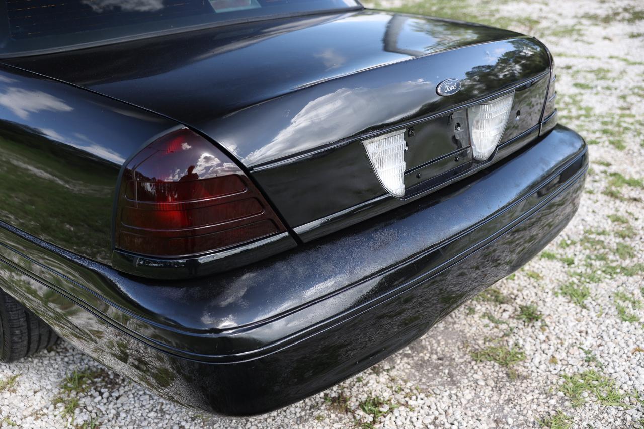 Ford Crown Victoria  2004