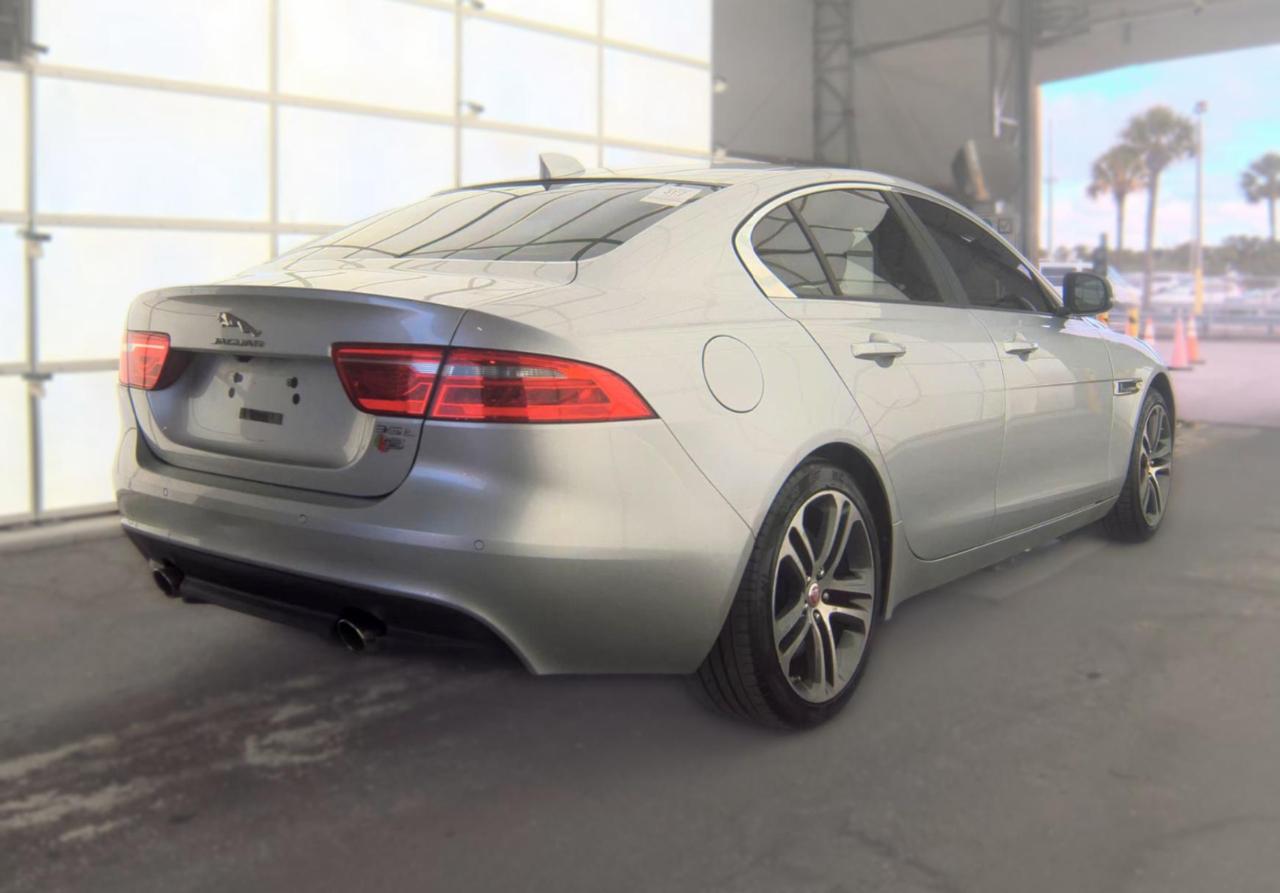 Jaguar XE  2017